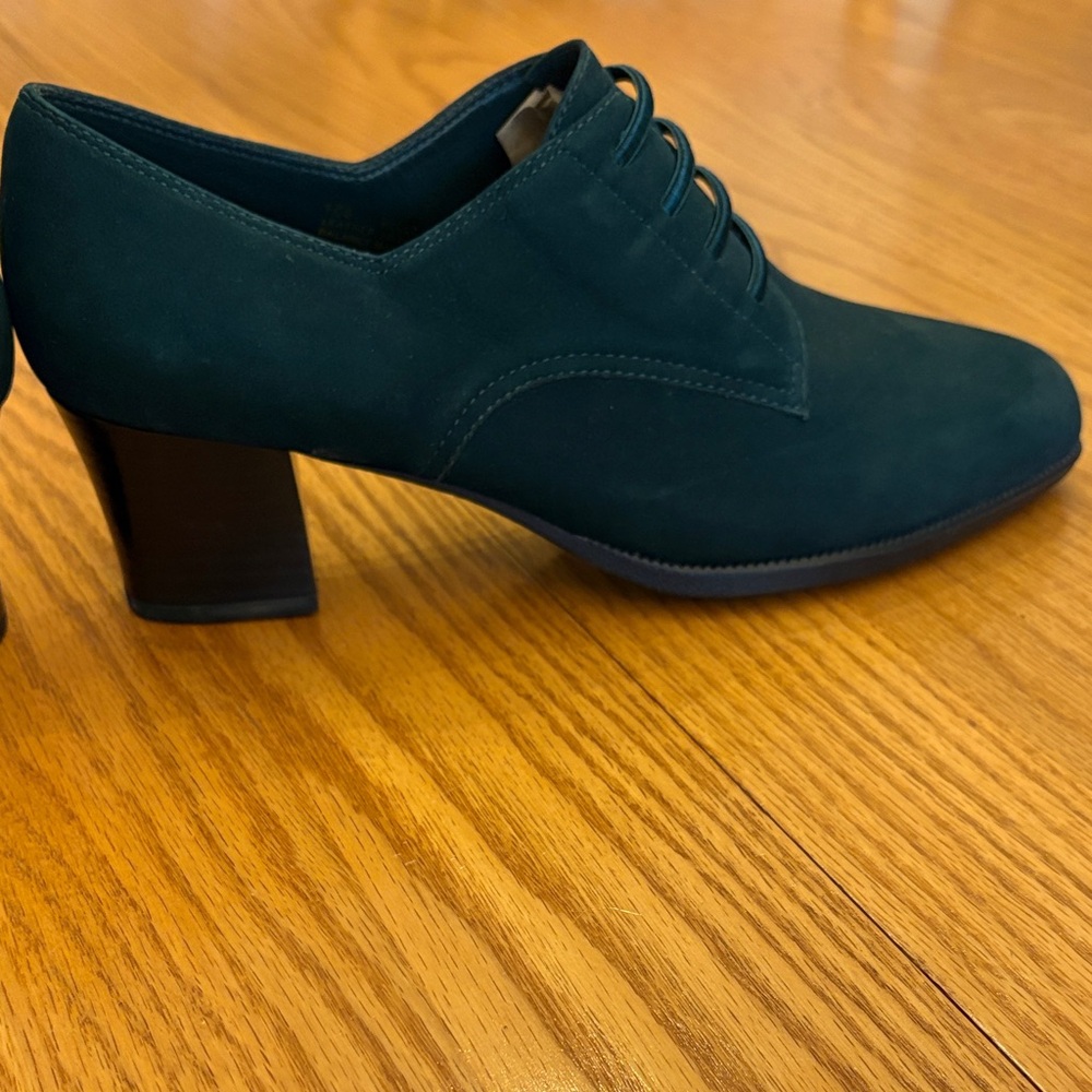 AEROSOLES Vintage Women's Dark Green Suede Heeled Oxfords - Picture 8 of 13